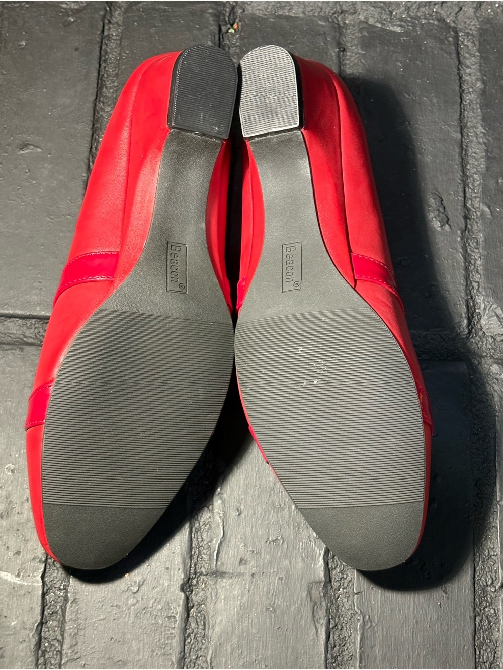 Comfort-well by Beacon Red Low Wedge Pumps Pointed Toe Strappy Heels 8.5W - Picture 3 of 5